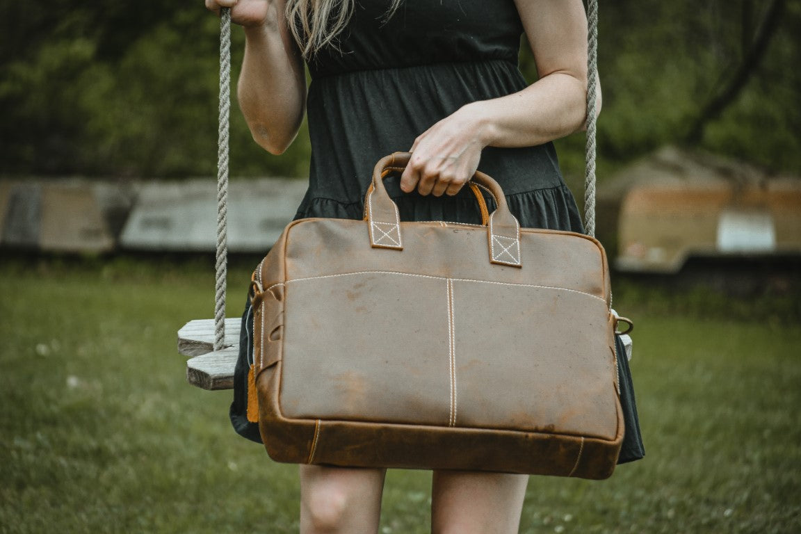 Trendy Leather Messenger Bag Styles: What Leather Messenger Bag Styles Are In