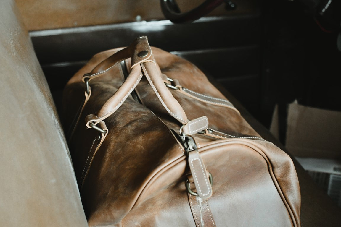 Navigating Business Adventures: Thoughtful Leather Gifts for Business Travelers