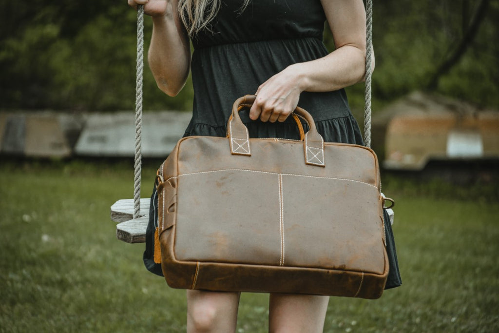 Exploring Cutting-Edge Style: What are the Latest Leather Messenger Bag Innovations